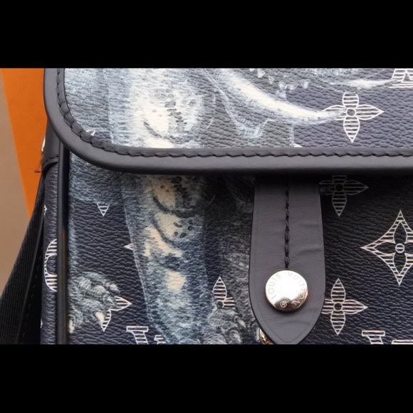 Louis Vuitton Chapman Messenger Savane  Elephant - Picture 7 of 8